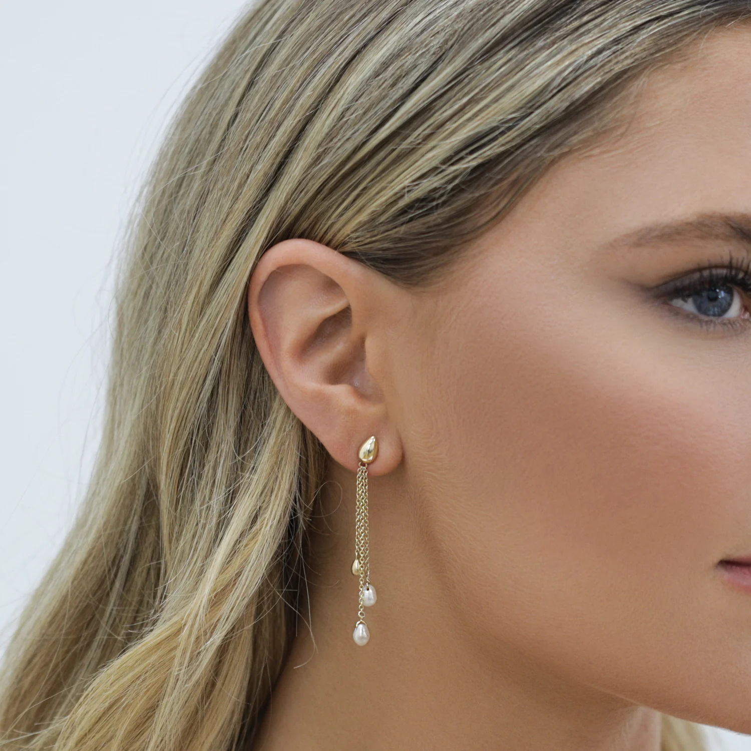 Pearl Drop Chain Earrings - Image 6