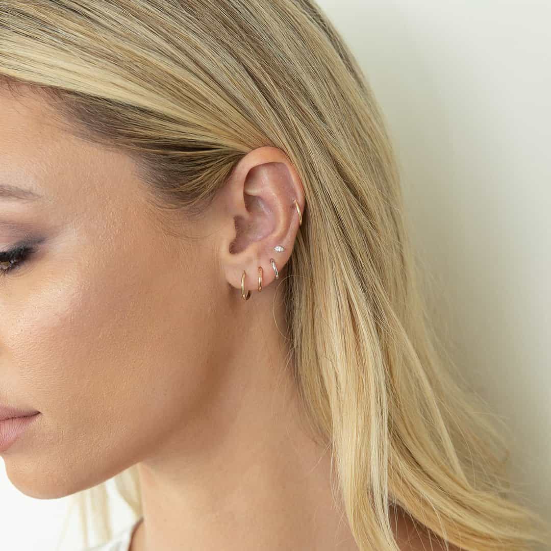 Moyen Solid Huggie Hoop Earrings - Image 5